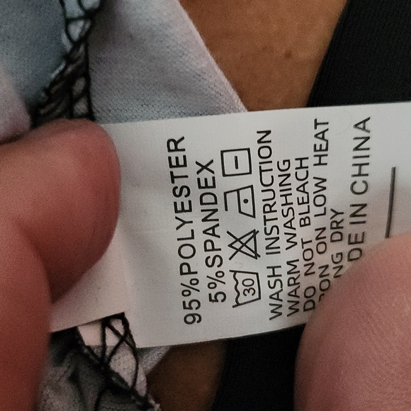 NWOT! Skull stud & diamond stretch top goth - Picture 11 of 11